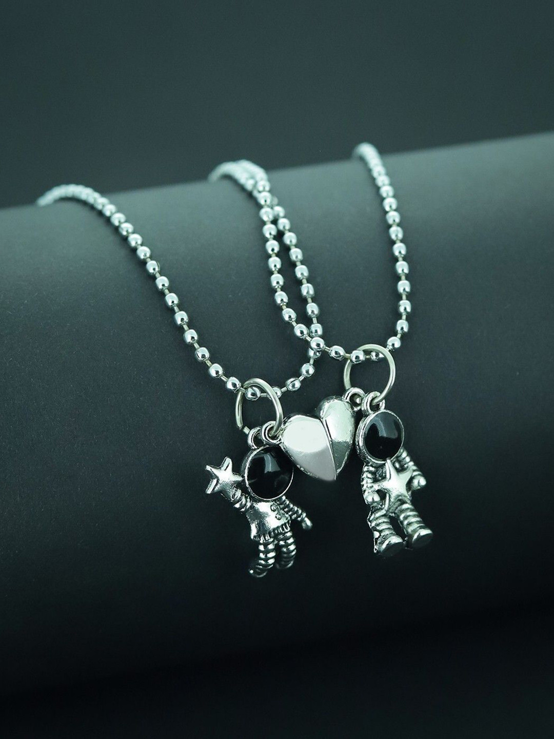 kazare Unisex Set Of 2 Robot Pendants With Chains