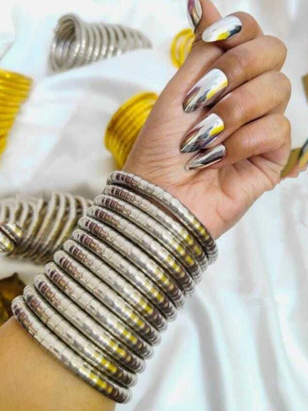 Samridhi DC Women Antique Bangle-Style Bracelet