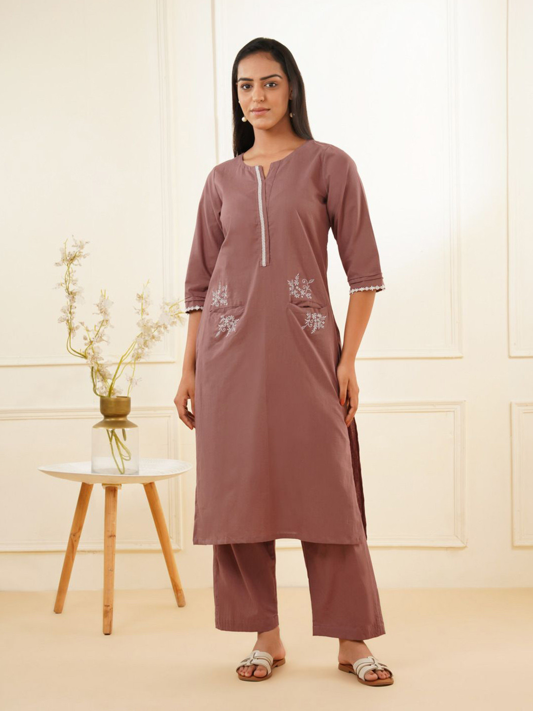 zuri Women Foral Embroidered Thread Work Cotton Kurta