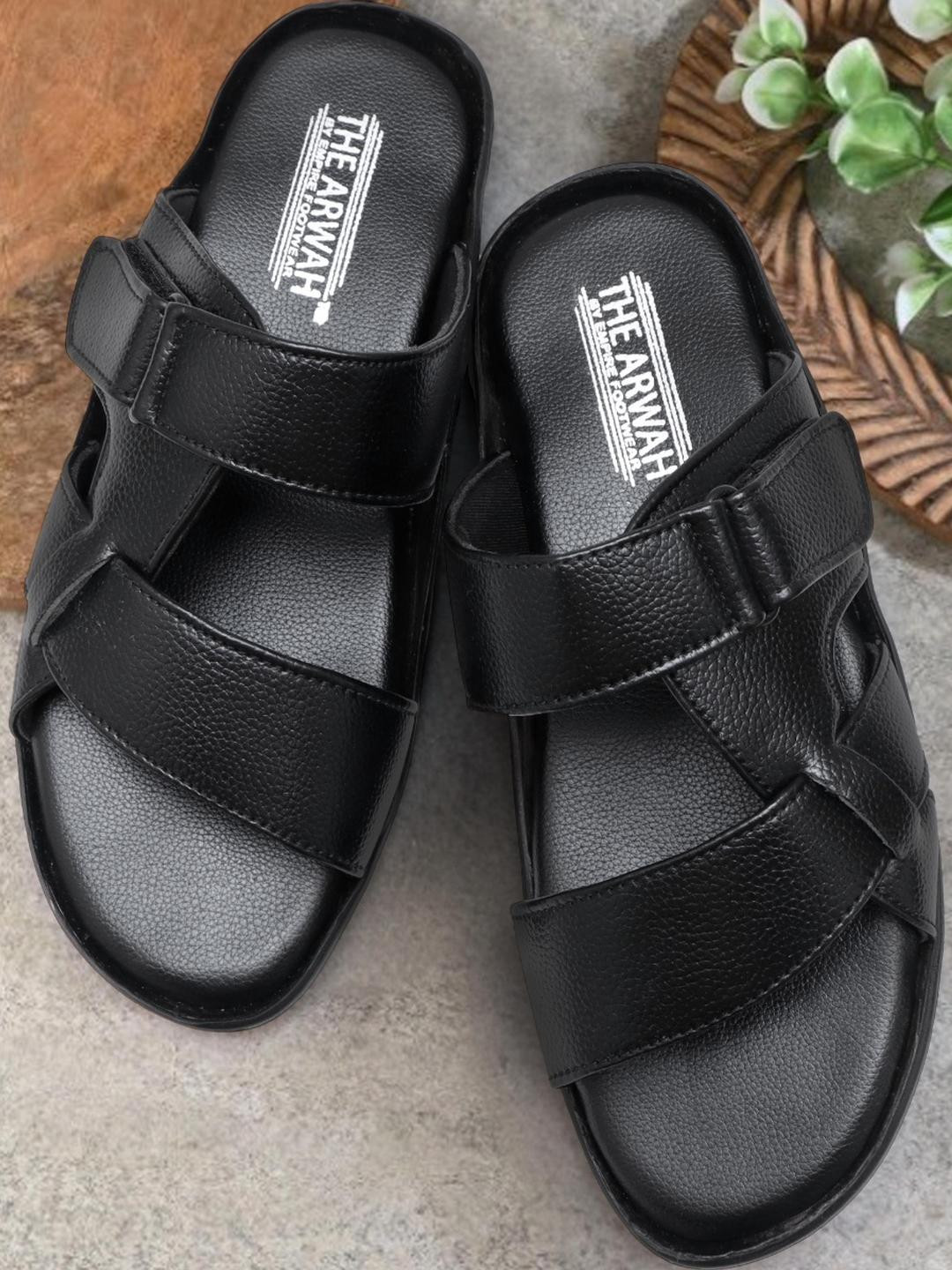 The arwah Men Black Sandals