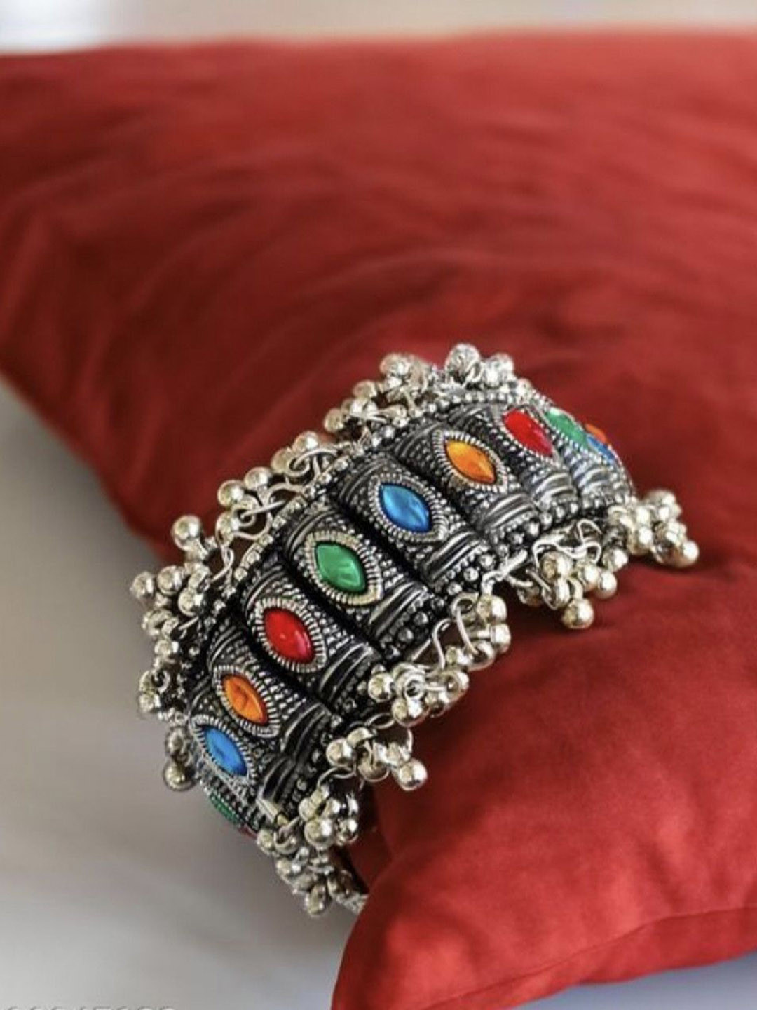 Samridhi DC Stone-Studded & Beaded Oxidised Bangle