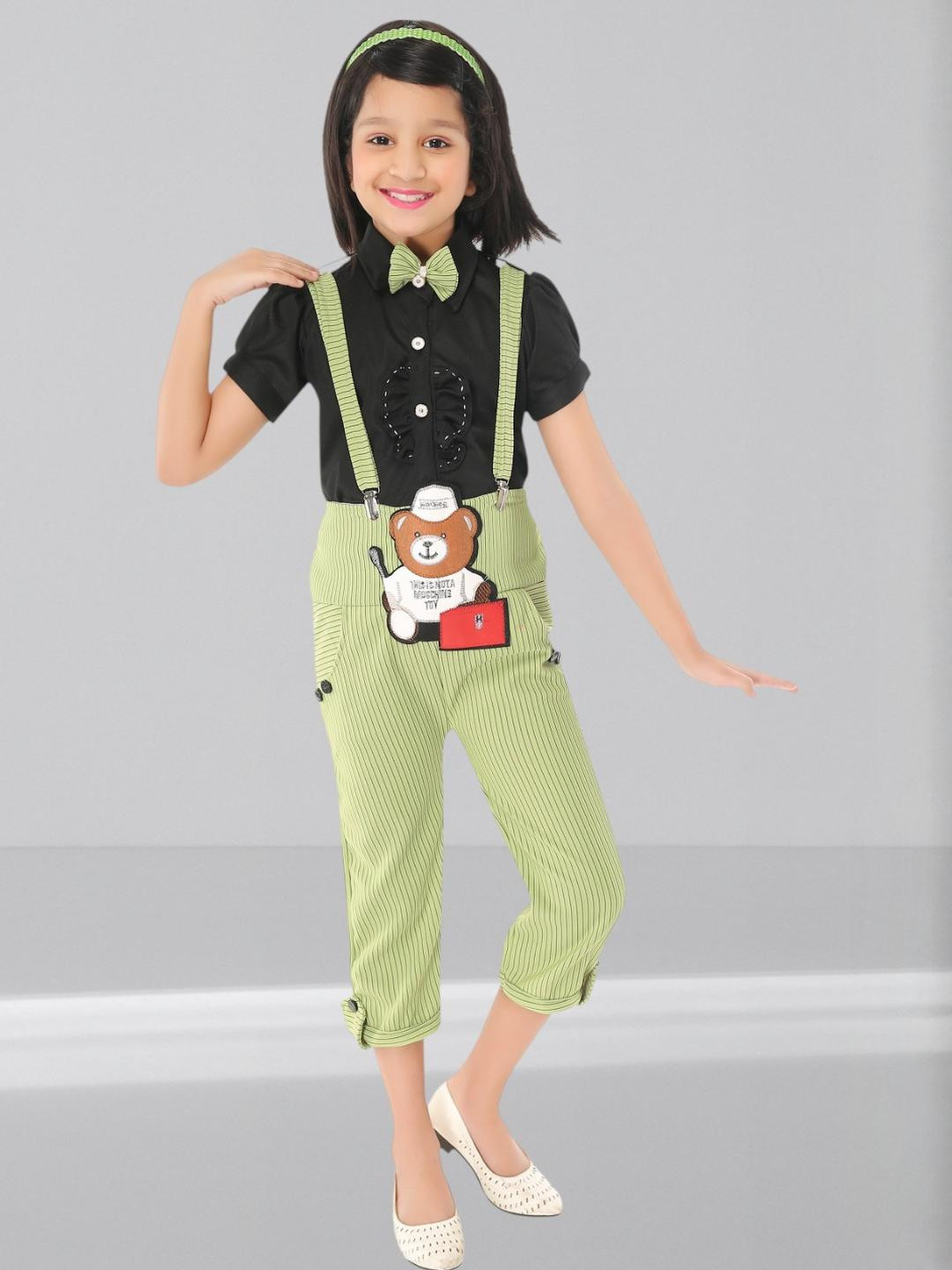 Smuktar garments Girls Green Clothing Set