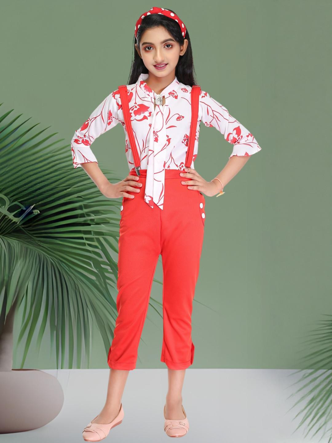 Smuktar garments Girls Red Clothing Set