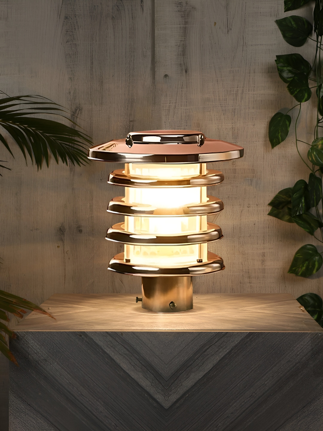 KINIS Transparent Modern Shaped Weatherproof & Rust-Resistant Outdoor Pole Lamp