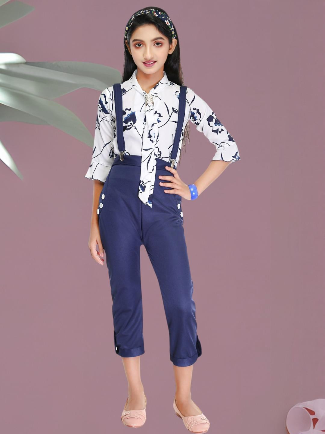 Smuktar garments Girls Blue Clothing Set