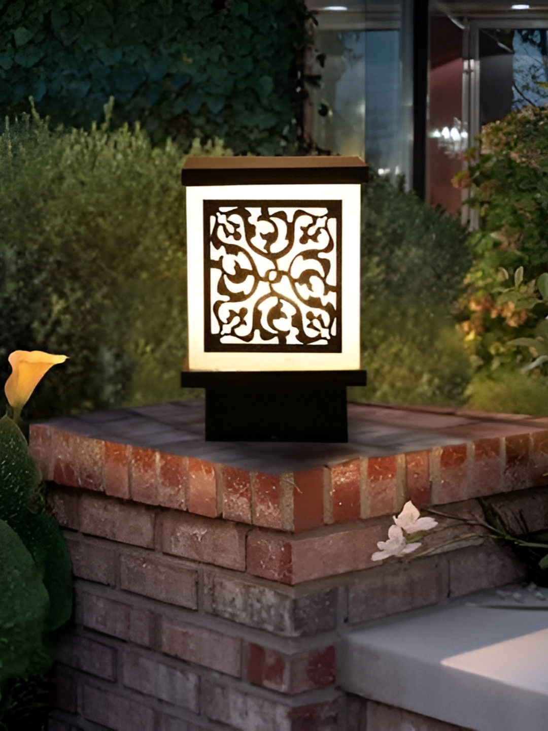 KINIS Black & White Square Shaped Weatherproof & Rust-Resistant Outdoor Pole Lamp
