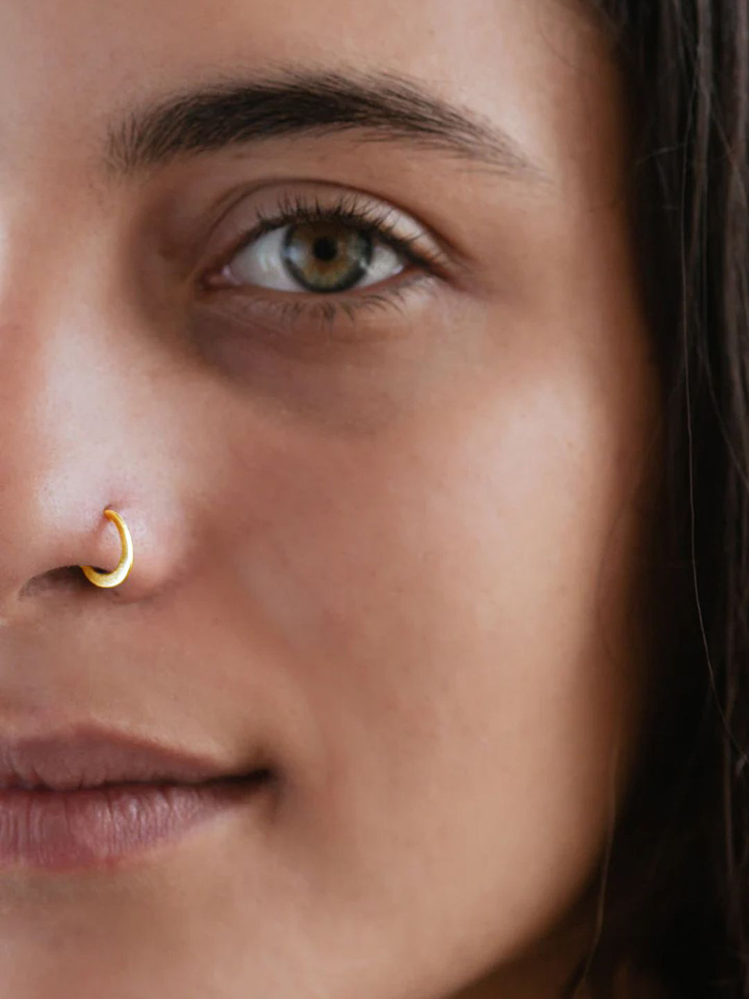 Goldnera Circle Whisper Shaped Piercing Ring Nosepin