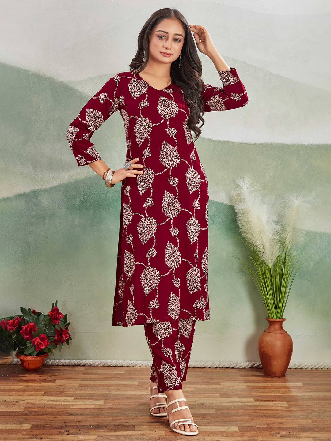 Pari THE FASHION STUDIO TARAL Women Floral Printed Kurta with Trousers