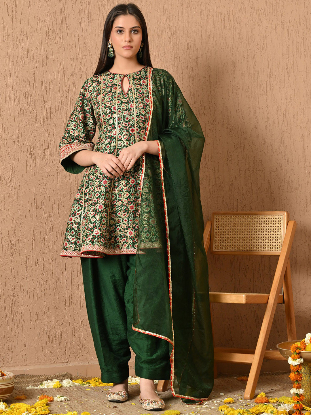 KELIN Kashni Women Floral Woven Design Kurti with Trousers & Dupatta