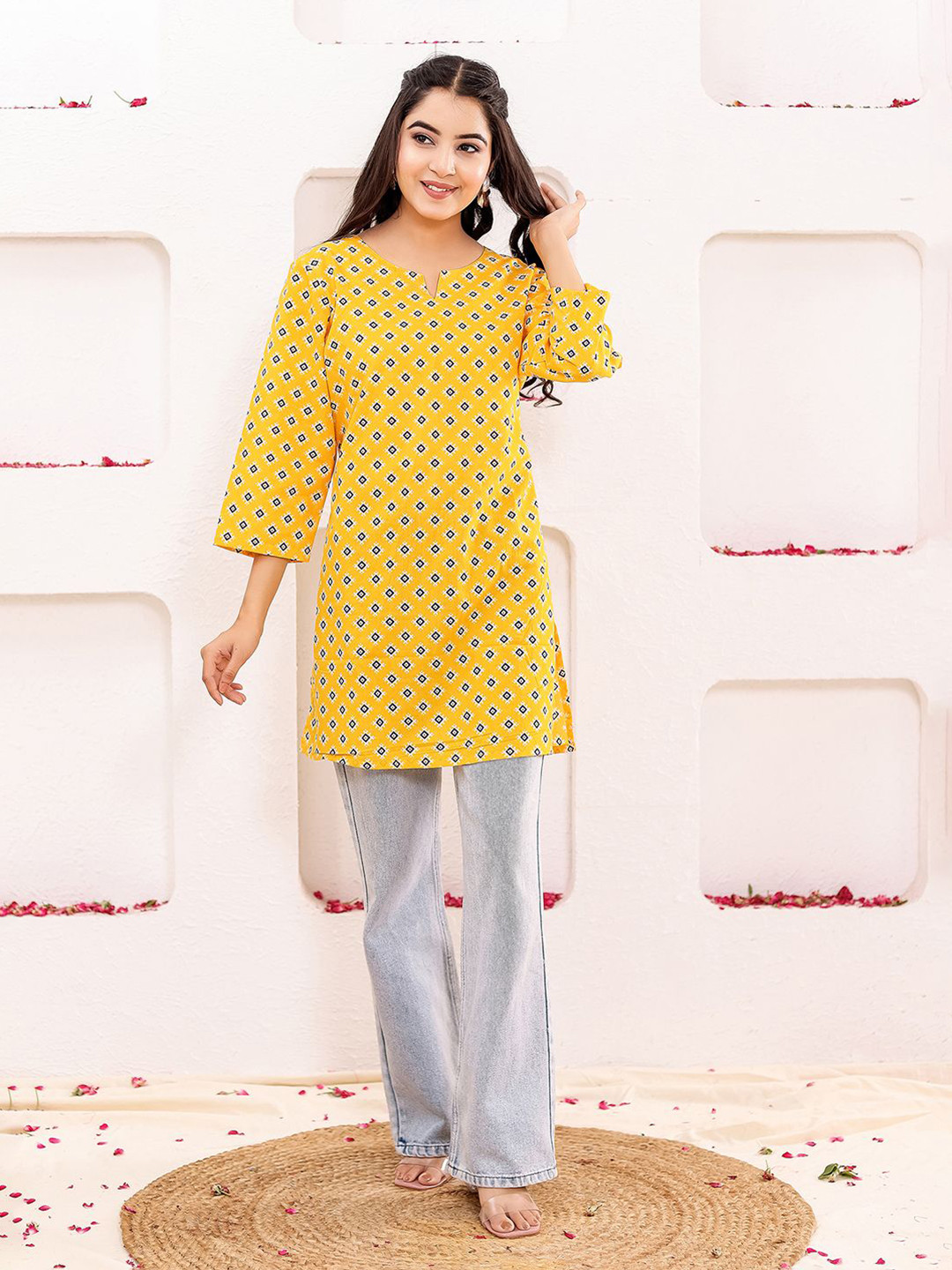 VASVI Women Printed V-Neck Pure Cotton Kurti