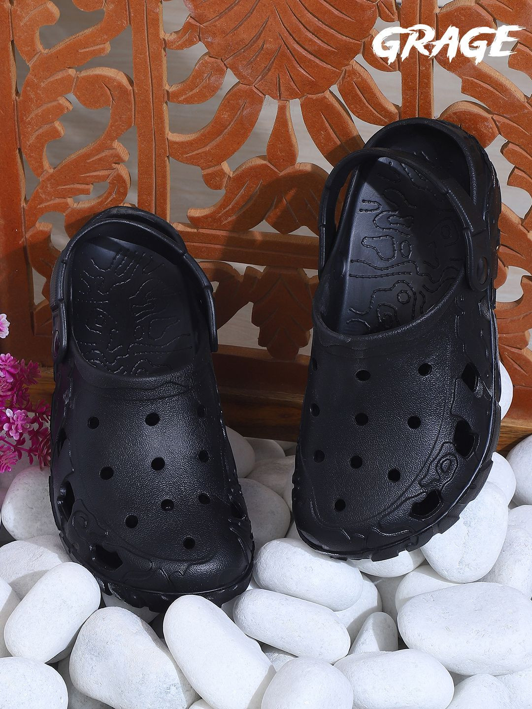 GRAGE Men Self Design Rubber Clogs