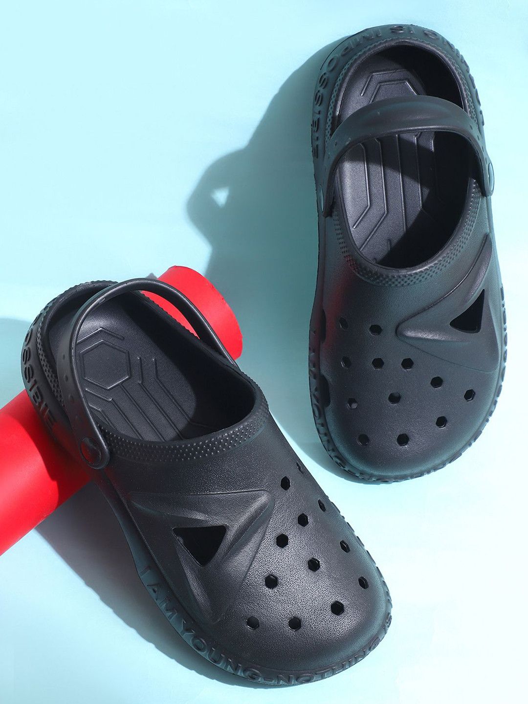 GRAGE Men Self Design Rubber Clogs