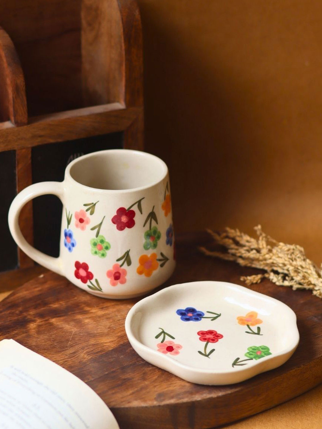 WEAVING HOMES White & Red 2 Pieces Printed Ceramic Glossy Mugs & Dessert Plate