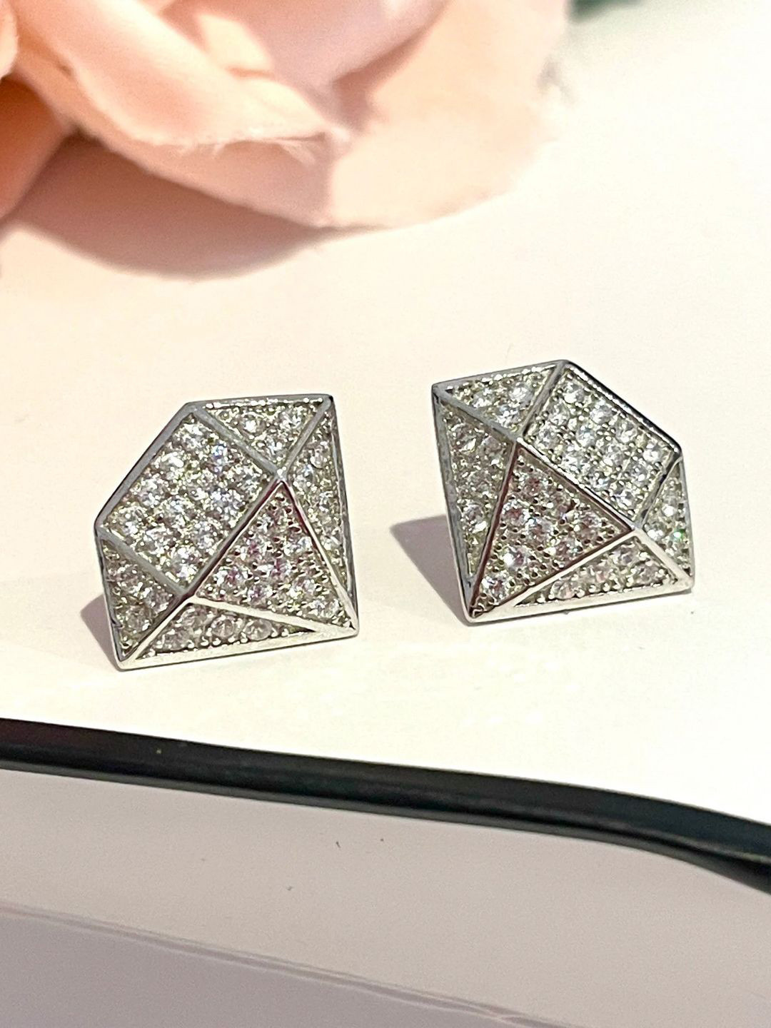 FIMBUL Men Sterling Silver Cubic Zirconia Diamond Shaped Studs