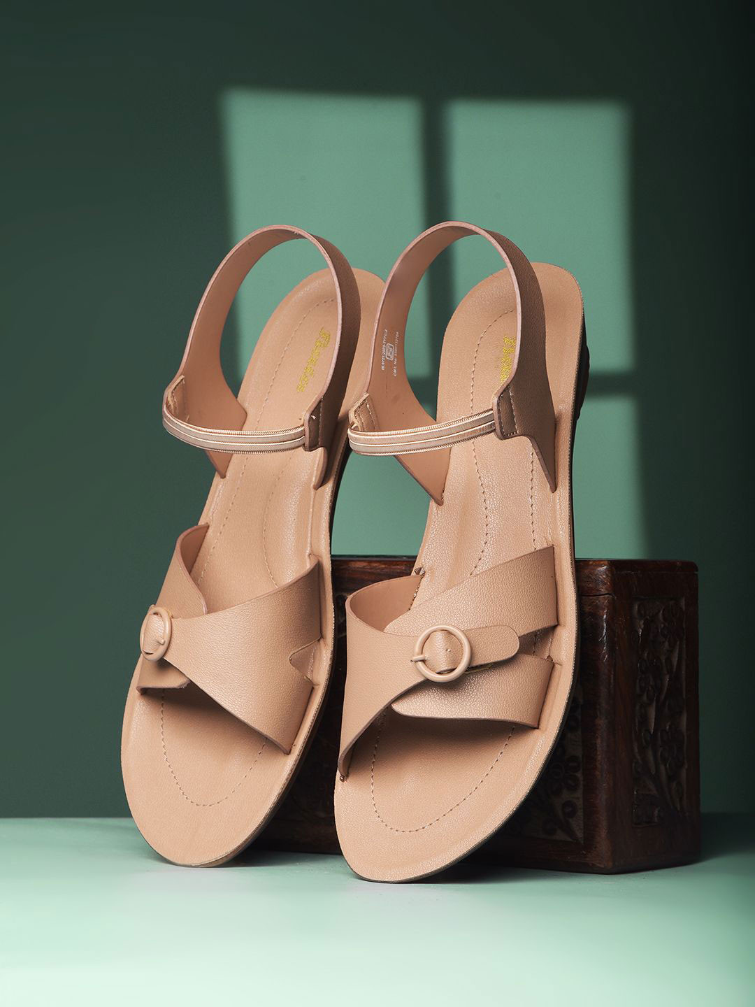 Bata Women Solid Open Toe Comfortable Wedge Heel Sandals