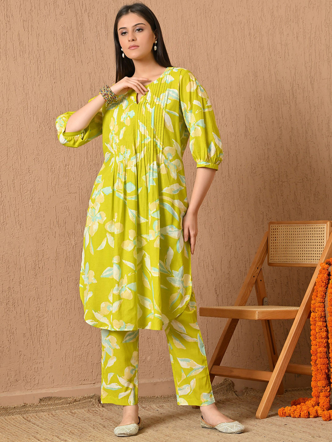 KELIN Women Floral Printed Cotton Kurti with Trousers