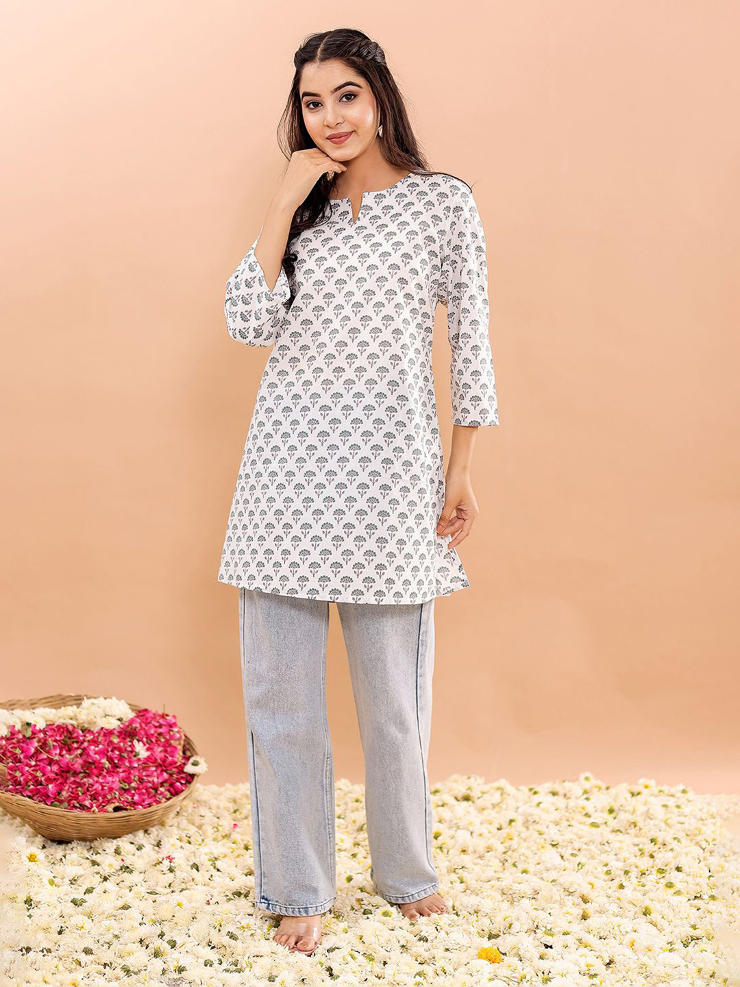 VASVI Women Floral Printed Pure Cotton Kurti