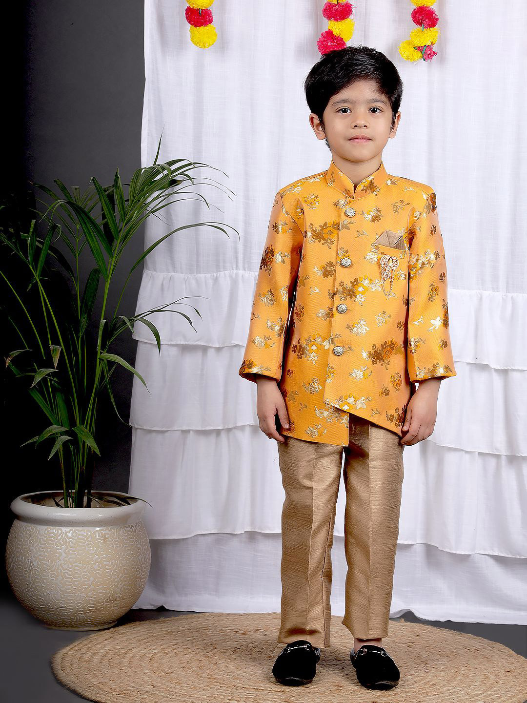 VALUE CREATION Boys Floral Printed Kurta with Pyjama