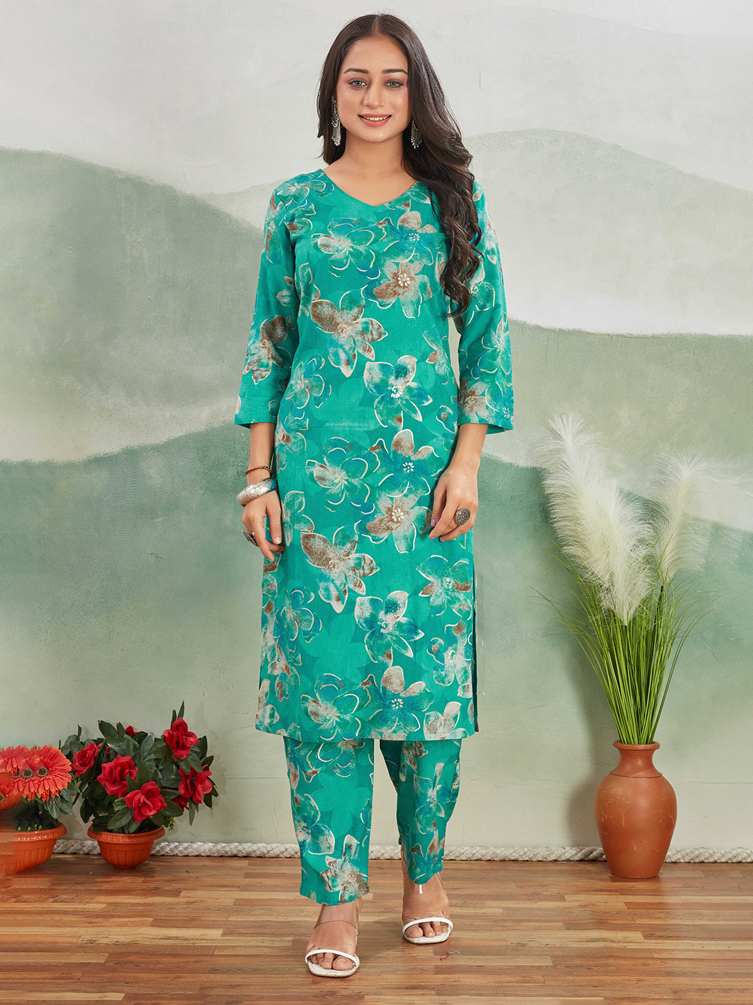 Pari THE FASHION STUDIO SURYMUKHI RAMA Women Floral Printed Kurta with Trousers