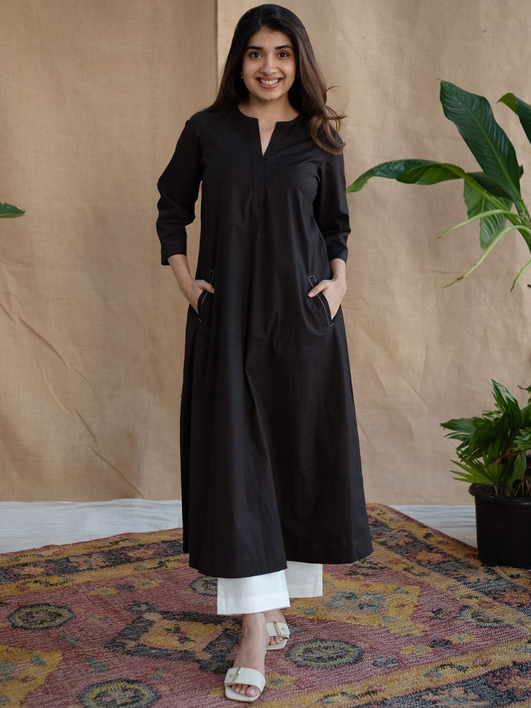 THE INDIAN ETHNIC CO. Women White Straight Poplin Cotton Pant