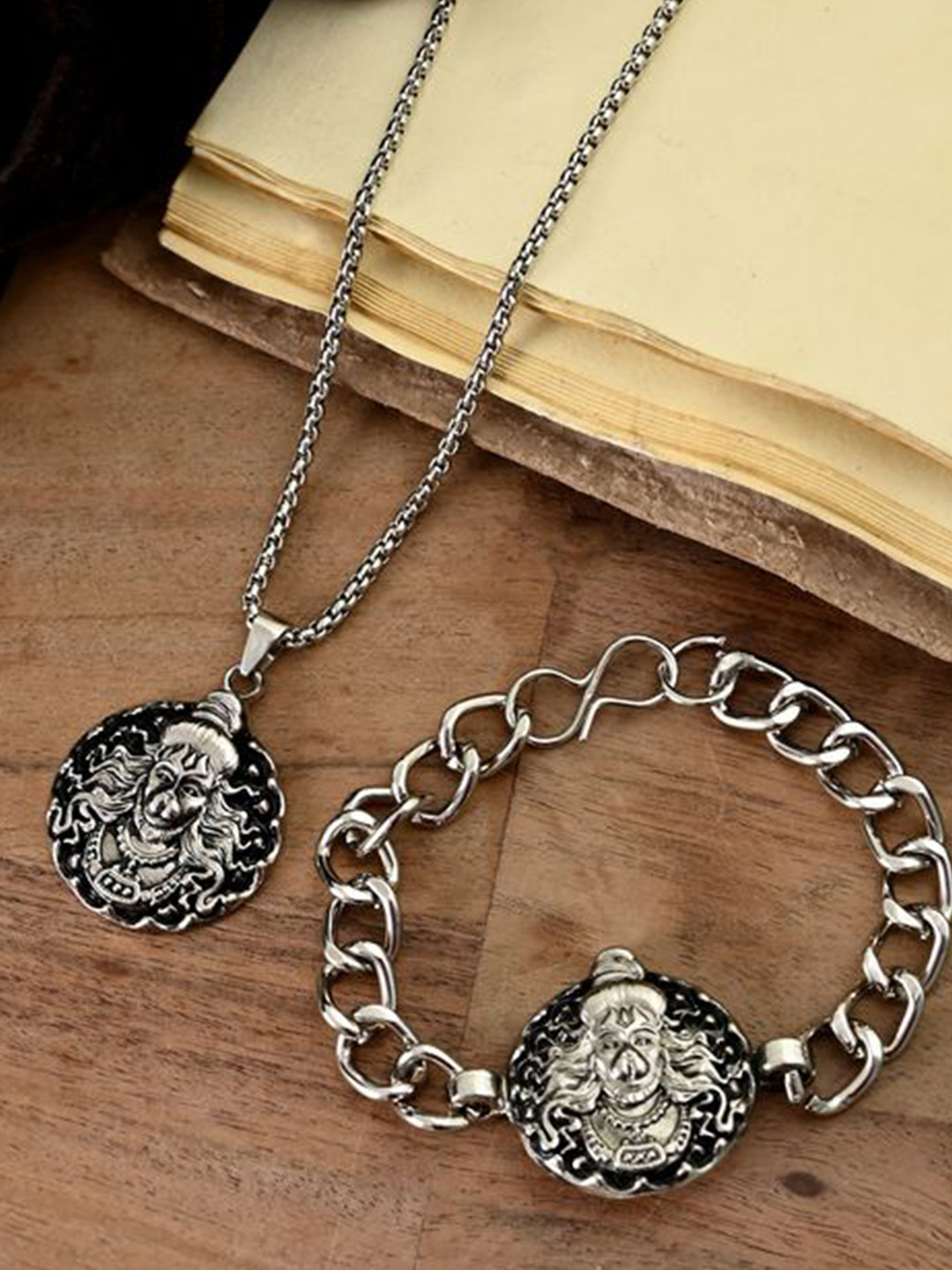 P. R. PRINTS Sterling Silver Round Shape Hanuman Ji Bracelet With Pendant & Chain