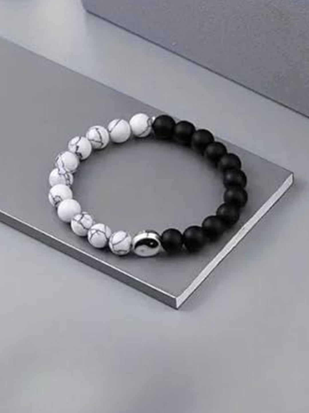 Lovemi Movements Unisex Howlite and Black Onyx Beadeded Elasticated Bracelet