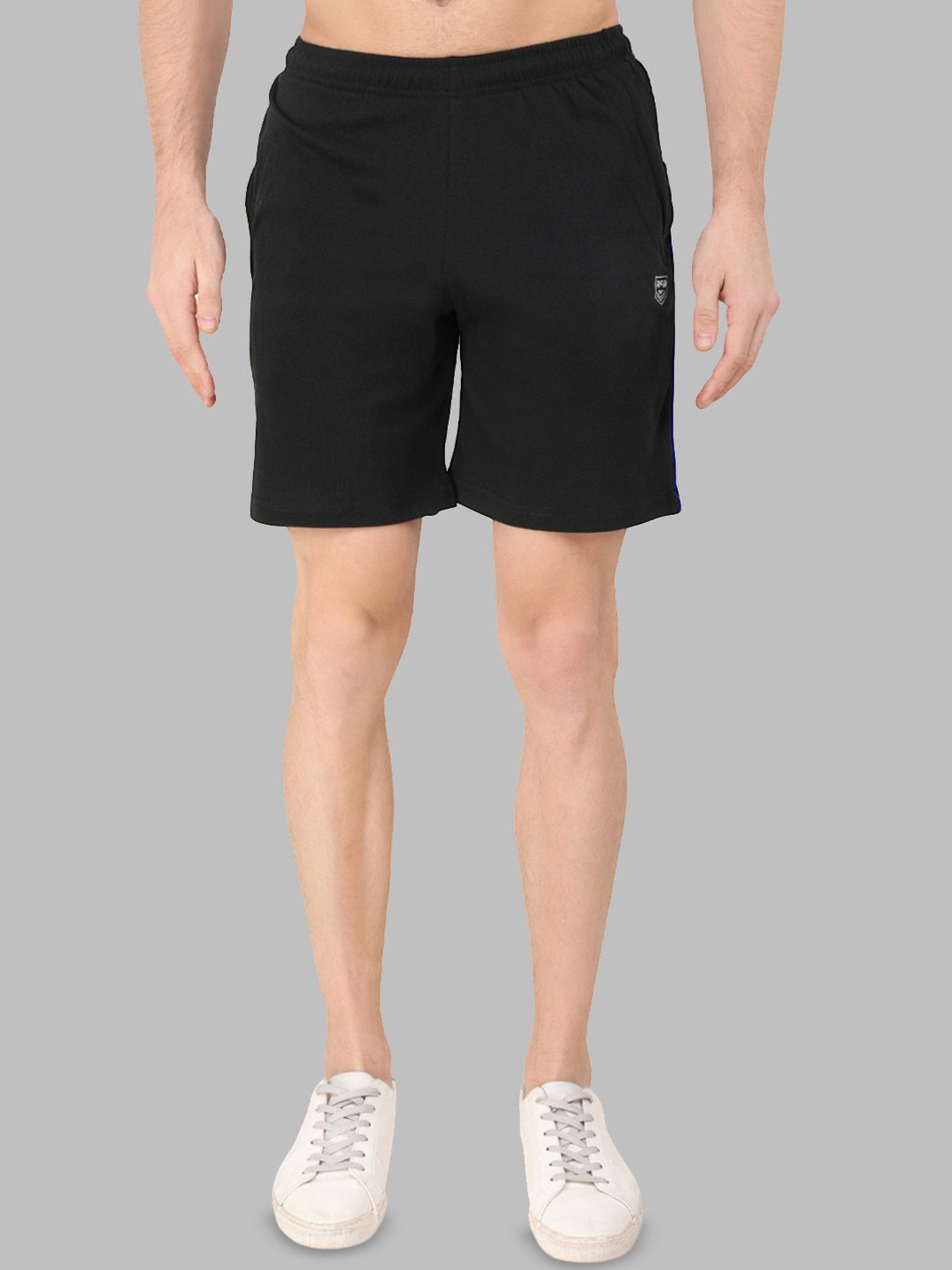 MOUNTAIN COLOURS Men Solid Low-Rise Sports Shorts