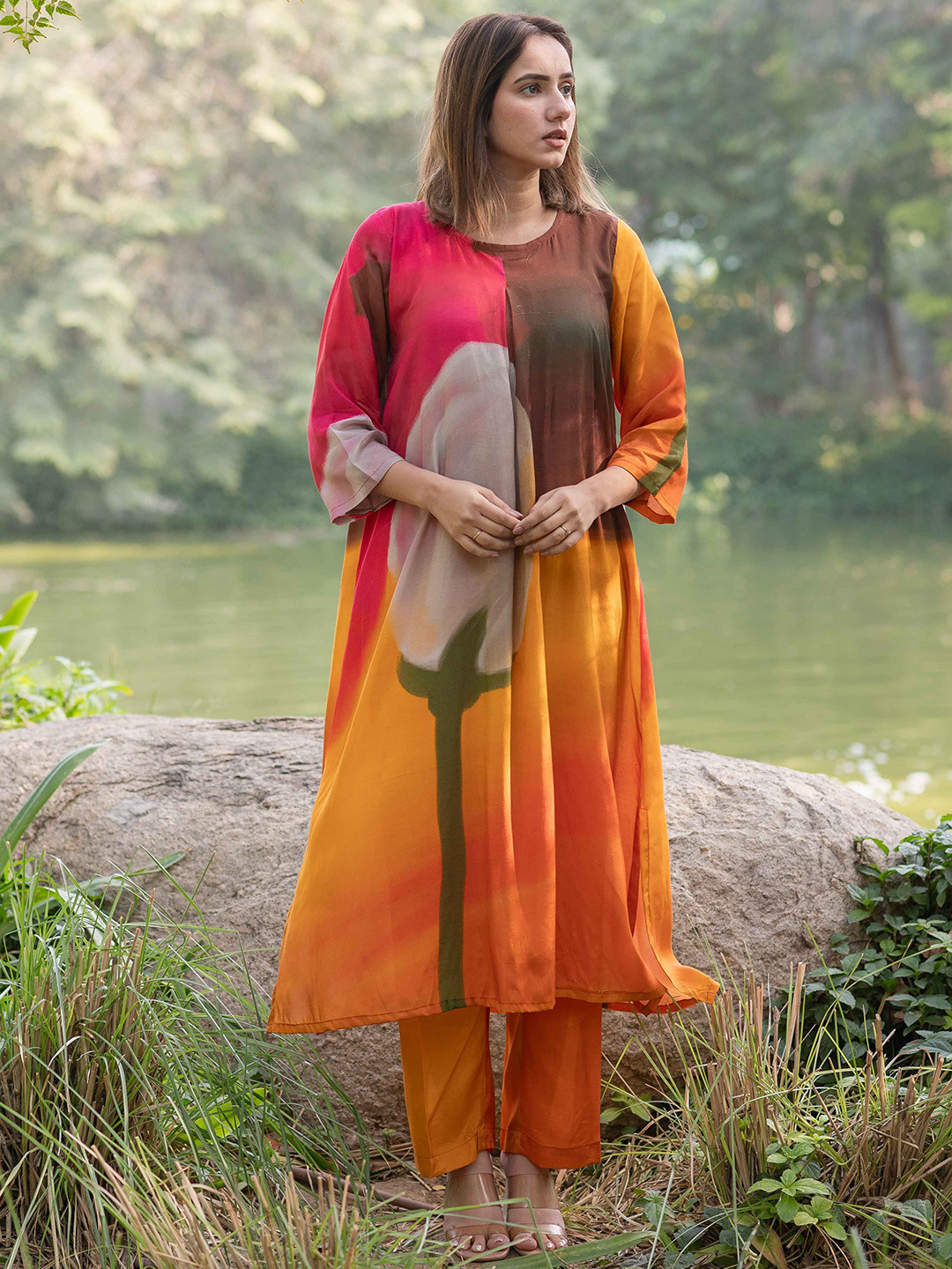 ETAR Women Floral Printed Regular Pure Silk Kurta with Trousers