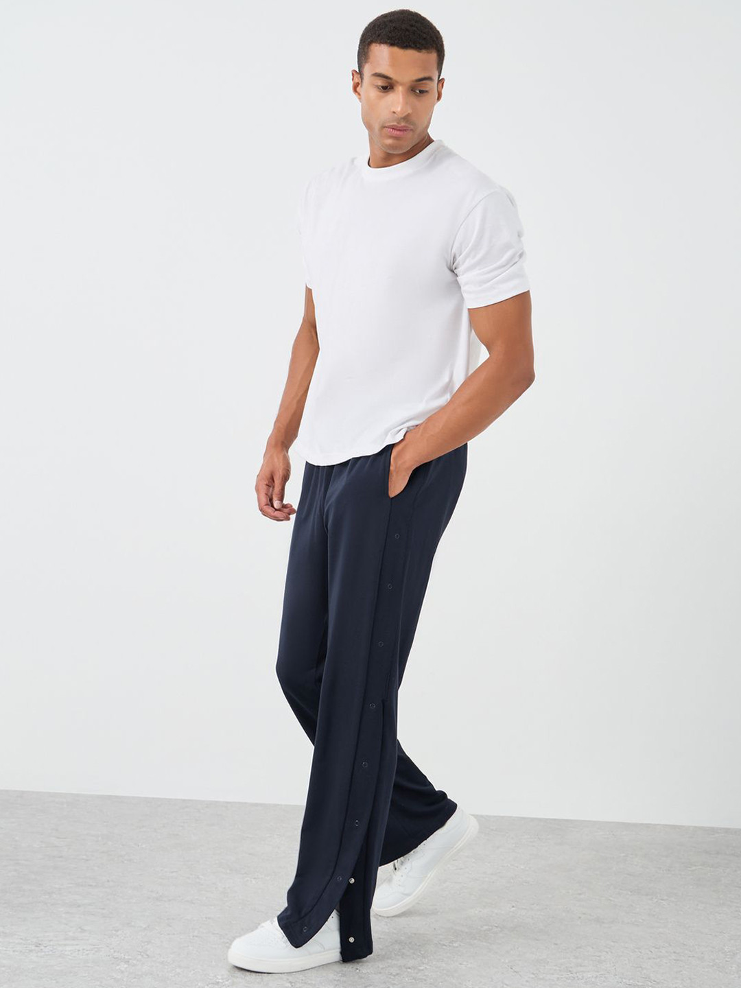 Styli Men Relaxed Fit Straight Leg Track Pants With Snap Closure Deatil