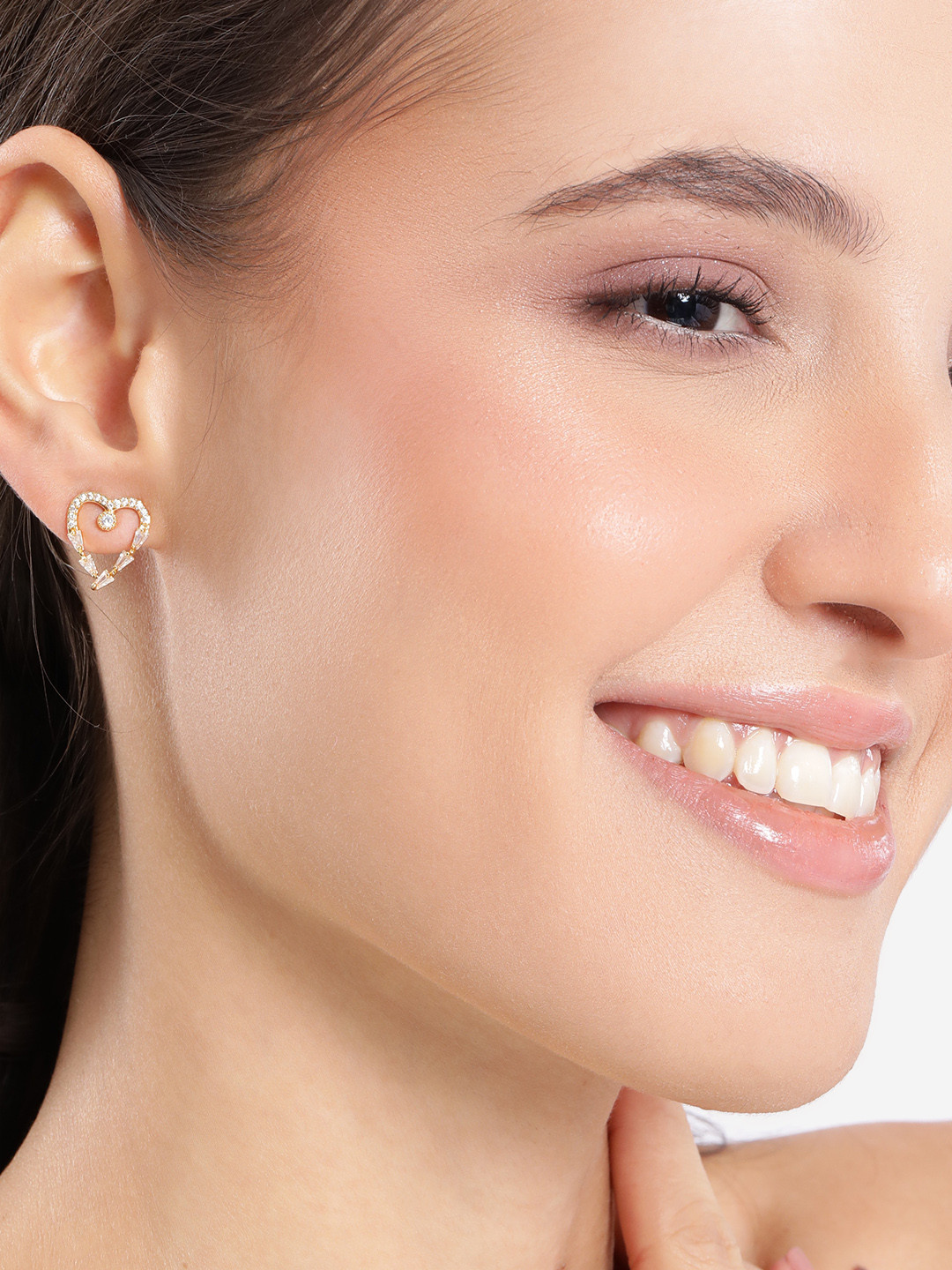 DressBerry Heart Shaped Stud Earrings