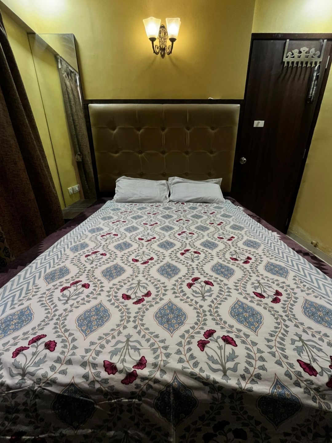 Bedbathandbliss White & Green 2 Pieces Egyptian Cotton 300 GSM Single Bed Dohar
