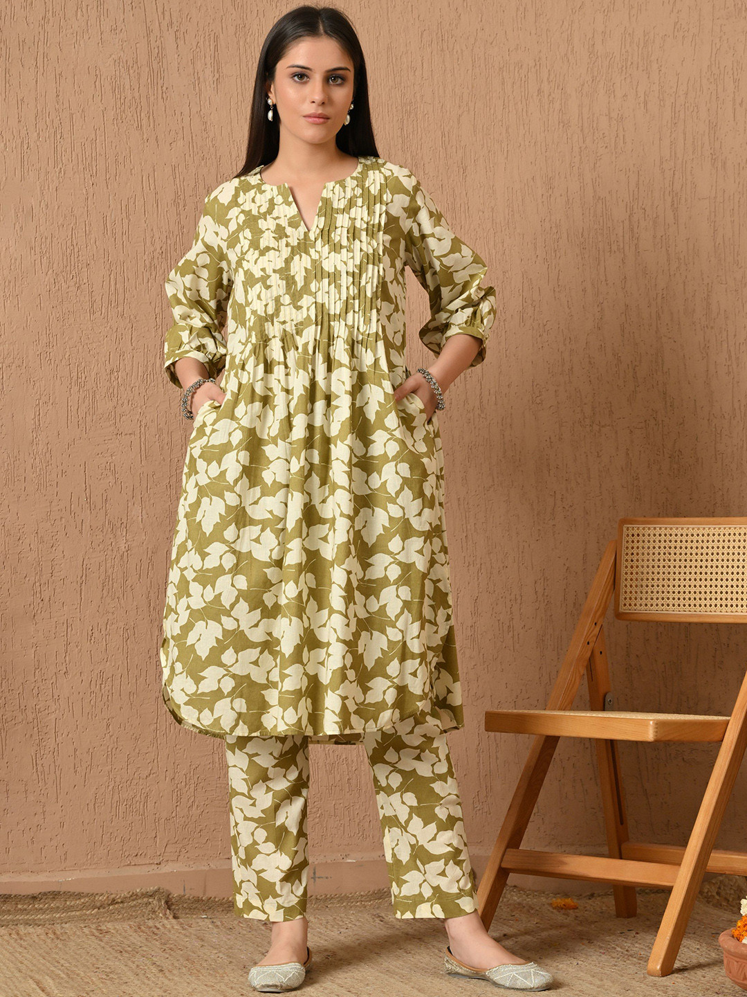 KELIN Thridha Women Floral Printed Cotton Kurti with Trousers