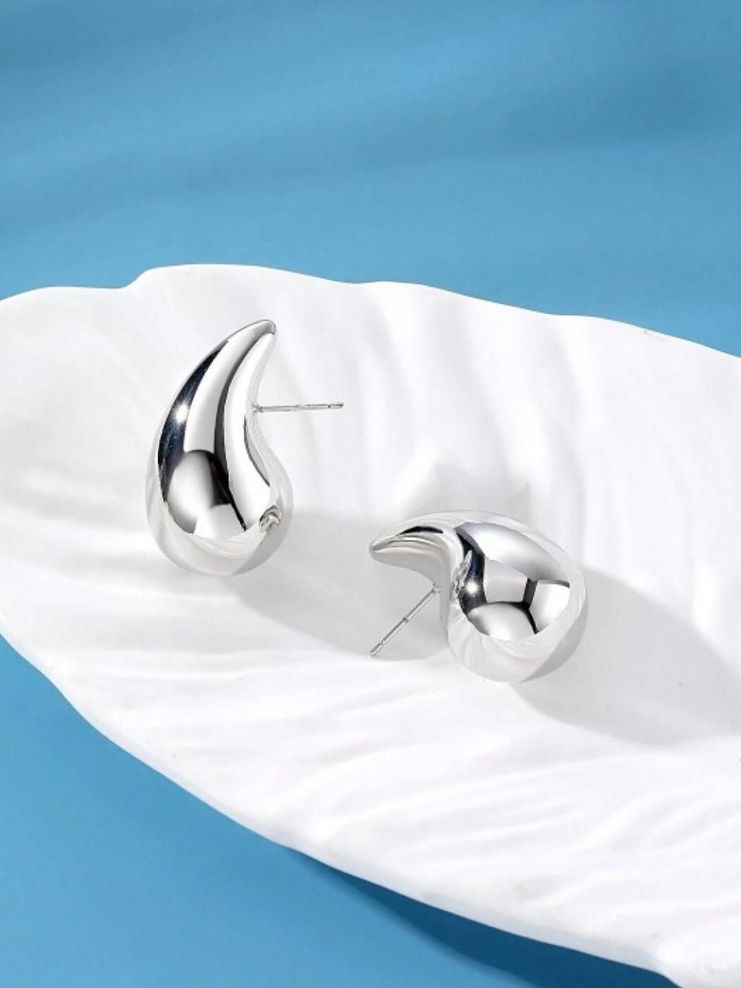 DN ENTERPRISES Stainless Steel Silver-Plated Chunky Teardrop Shaped Studs