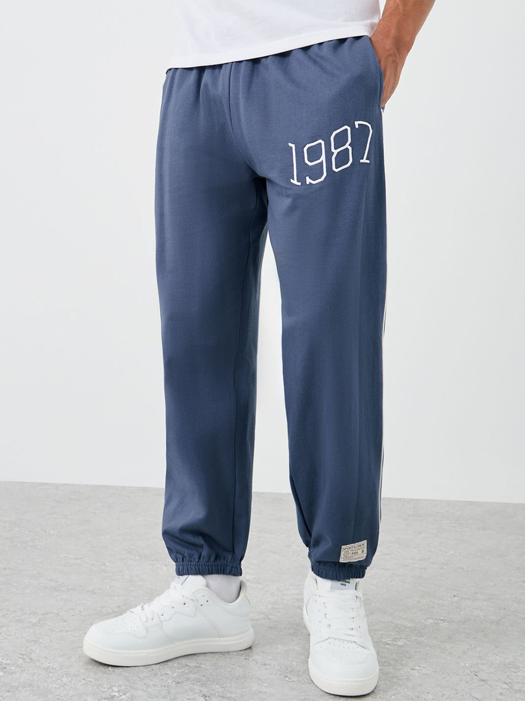 Styli Men Pure Cotton Relaxed Fit Side Cord & Embroidery Detail Mid Rise Joggers