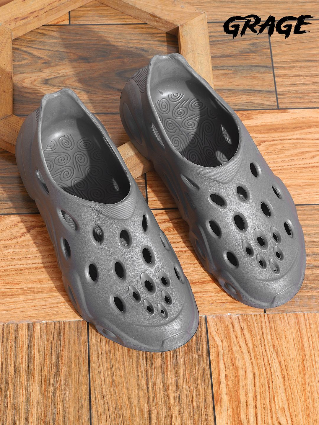 GRAGE Men Slip-On Self Design Clogs