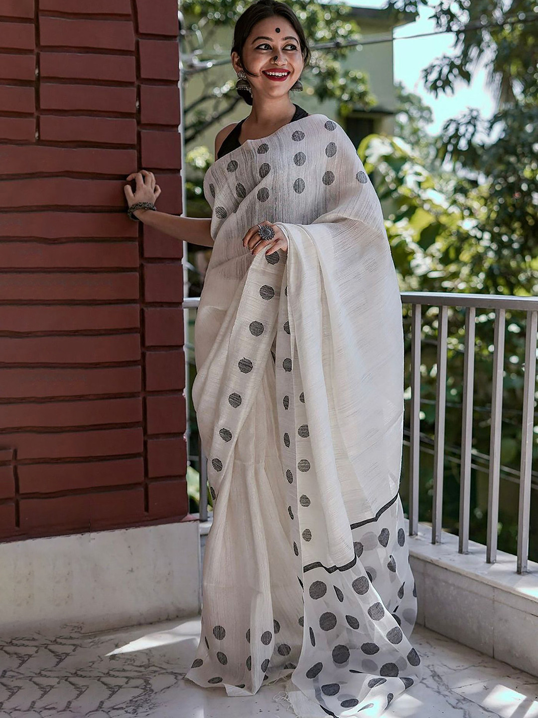 bigben textile Silk Blend Banarasi Saree