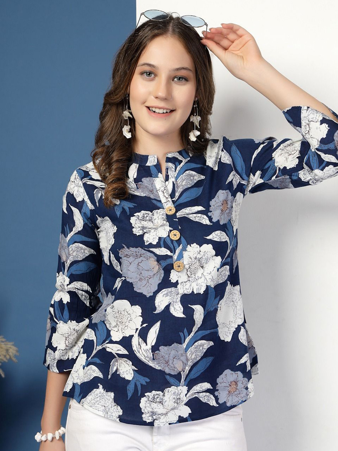 Pristyle Women Floral Print Mandarin Collar Styled Back Top