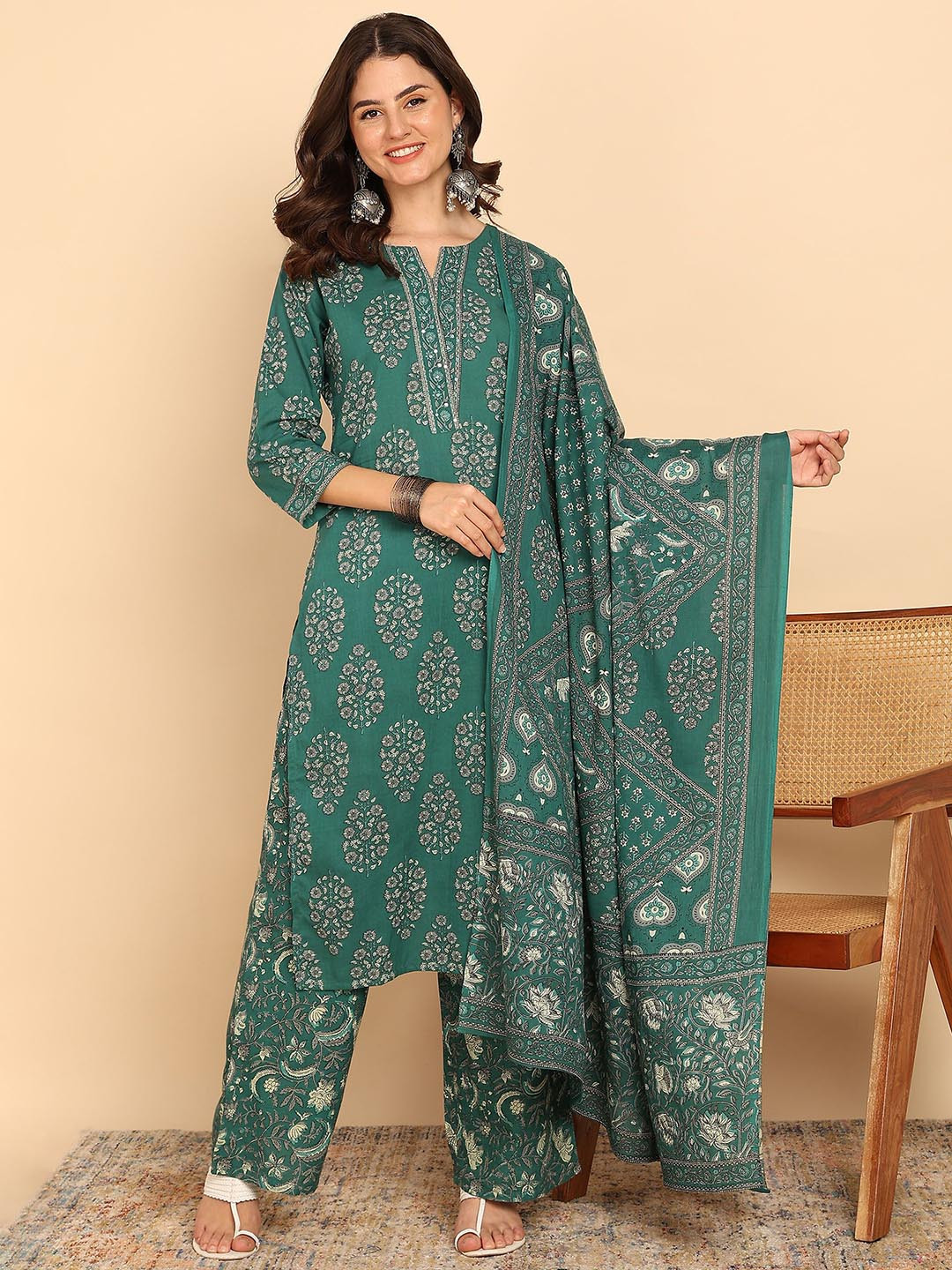 Vbuyz Women Floral Printed Cotton Kurta with Palazzo & Dupatta