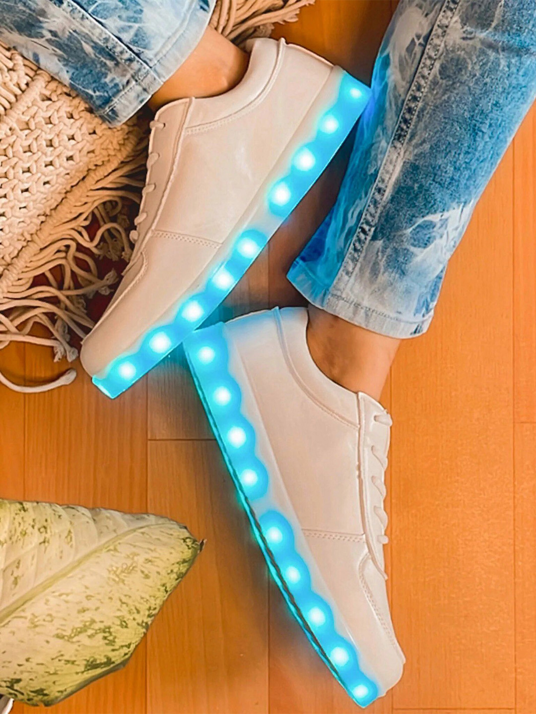 THE QUIRKY NAARI Women Solid LED Round Toe Regular Sneakers