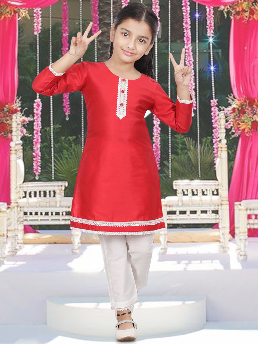 Pehanaava Girls Embellishment Thread Work Kurta with Trousers