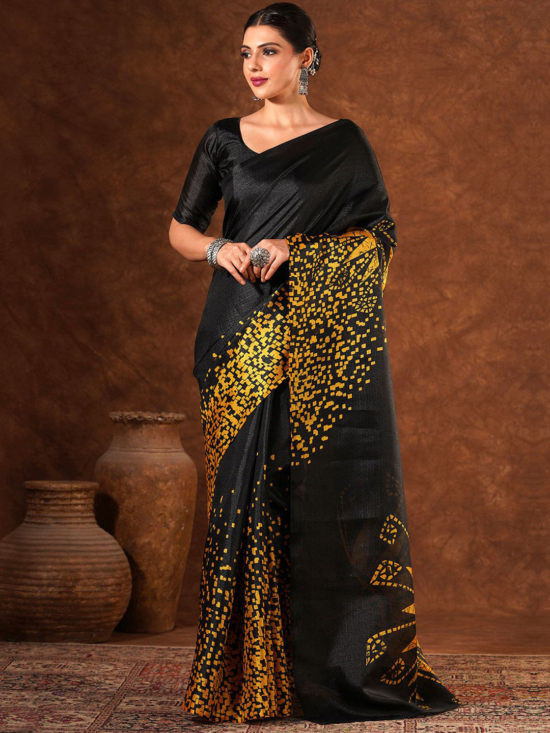 HERE&NOW Designer Printed Saree With Unstiched Blouse Piece