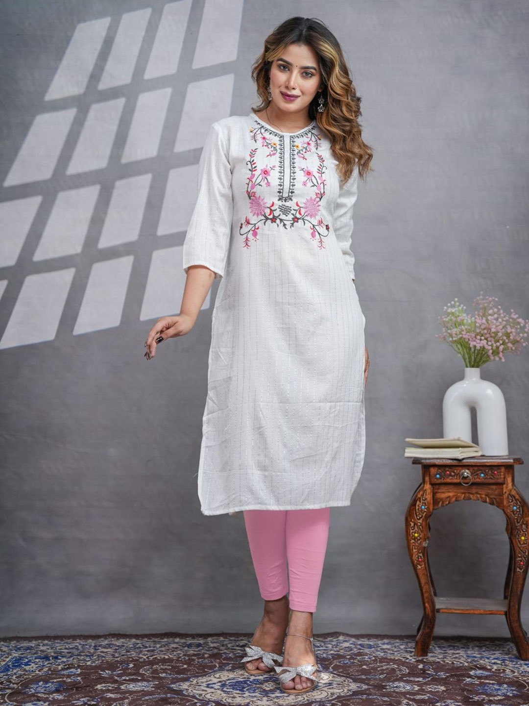 Mehsoos Floral Embroidered Cotton Thread Work V-Neck Straight Kurta