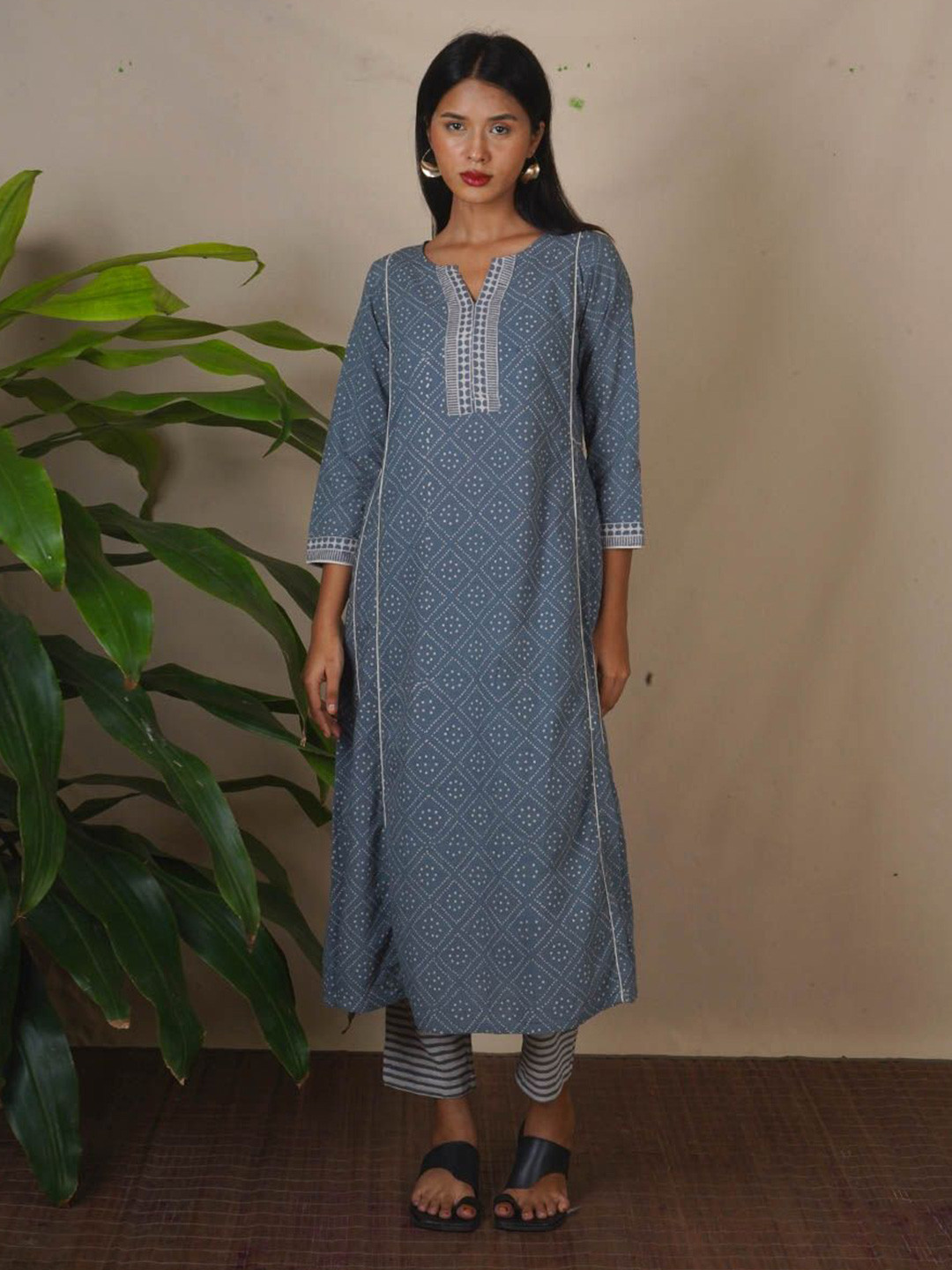 Chidiyaa Women Pale Thunder Grey Block Printed Kurta