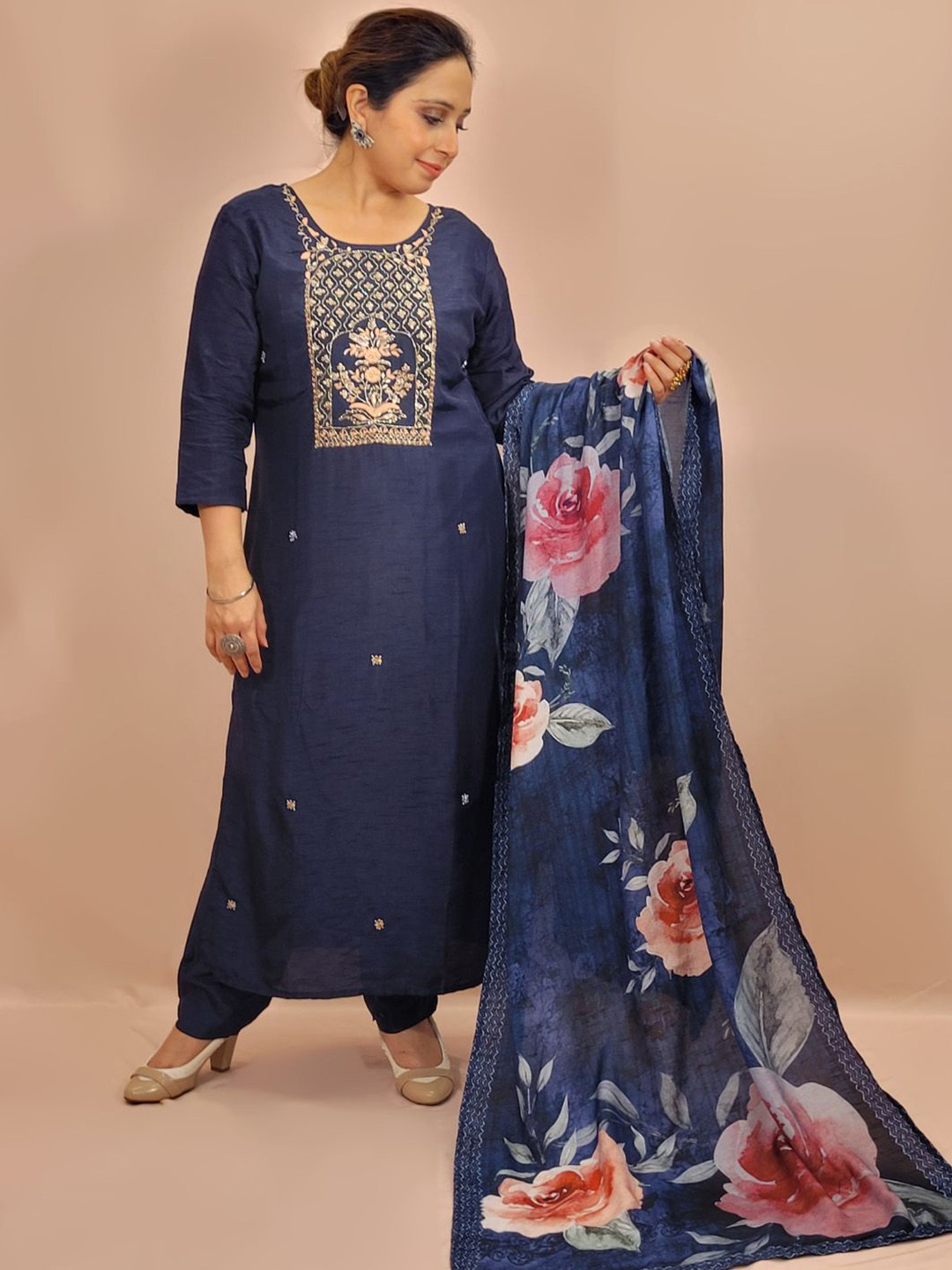 SAKSHI- The Wedding Store Floral Embroidered Thread Work Kurta With Trousers & Dupatta