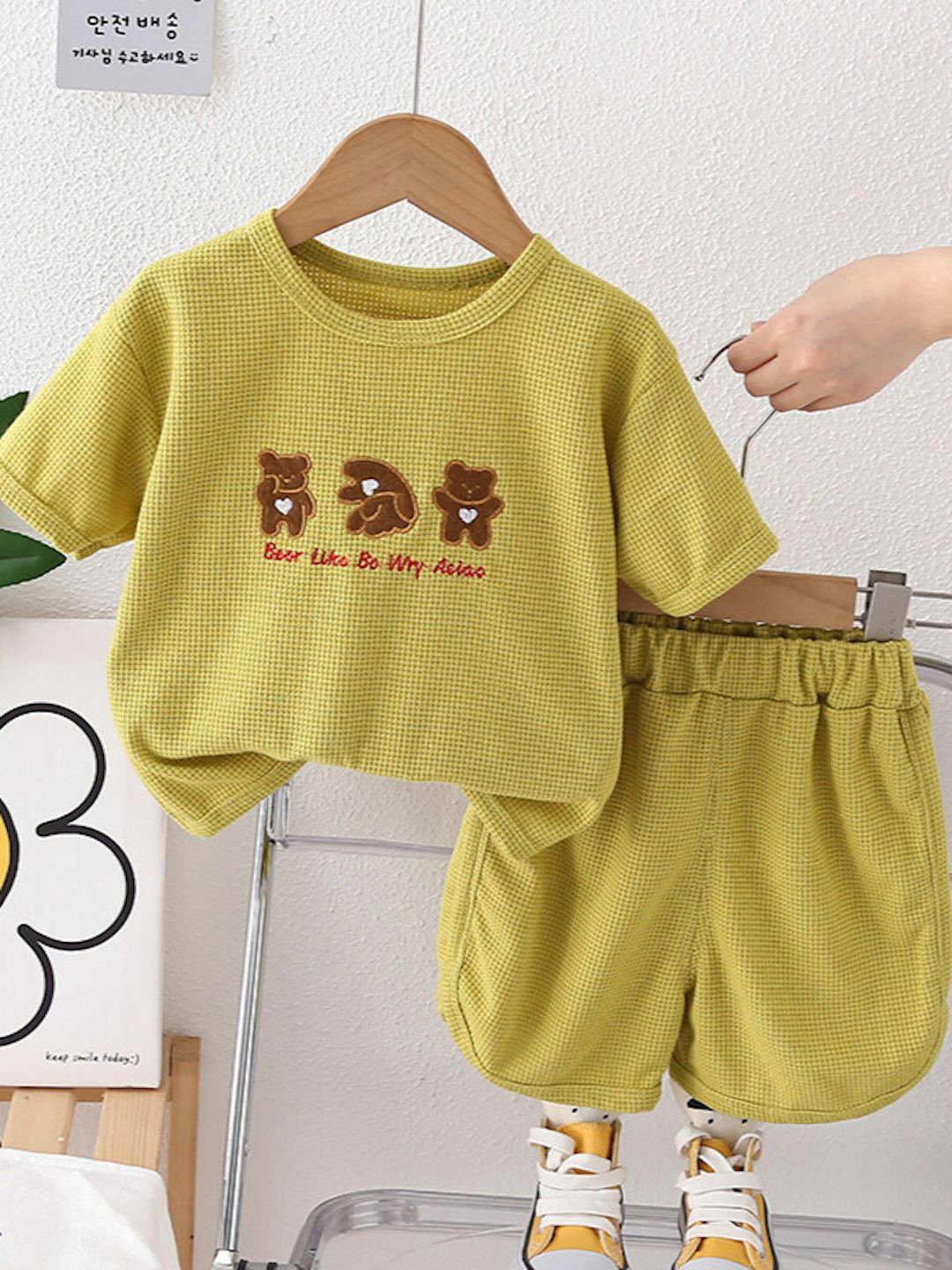 YK Kids Self Design T-Shirt With Shorts Clothing Set