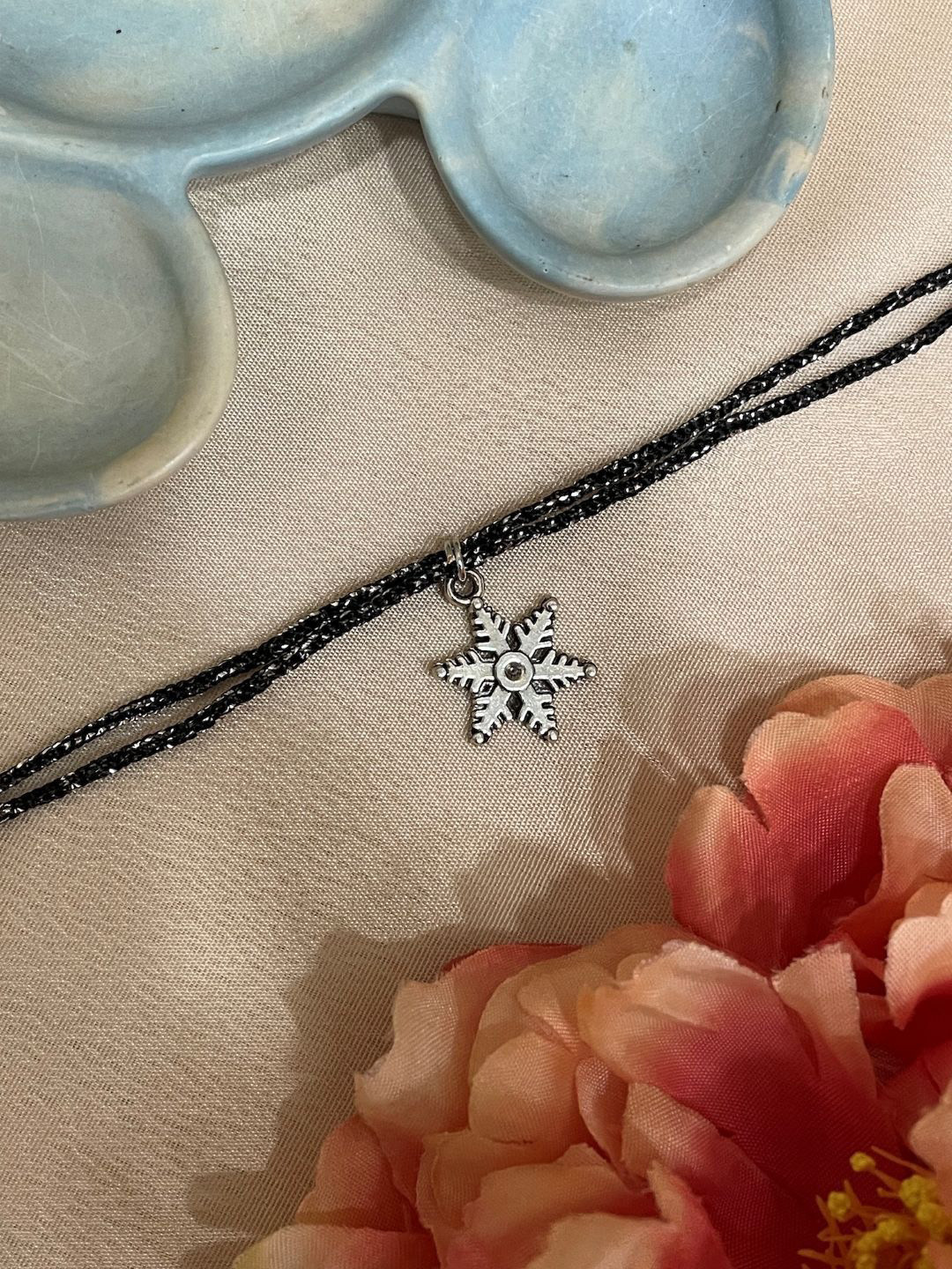 Digital Dress Room Snowflake Charm Thread Rakhi