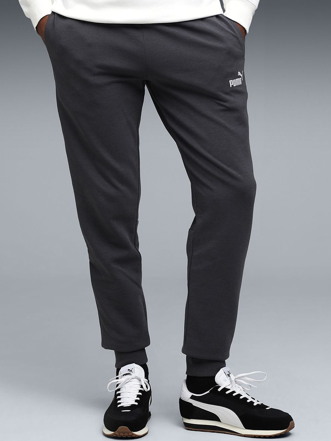 Puma Essentials Tape Men Mid Rise Sweatpants