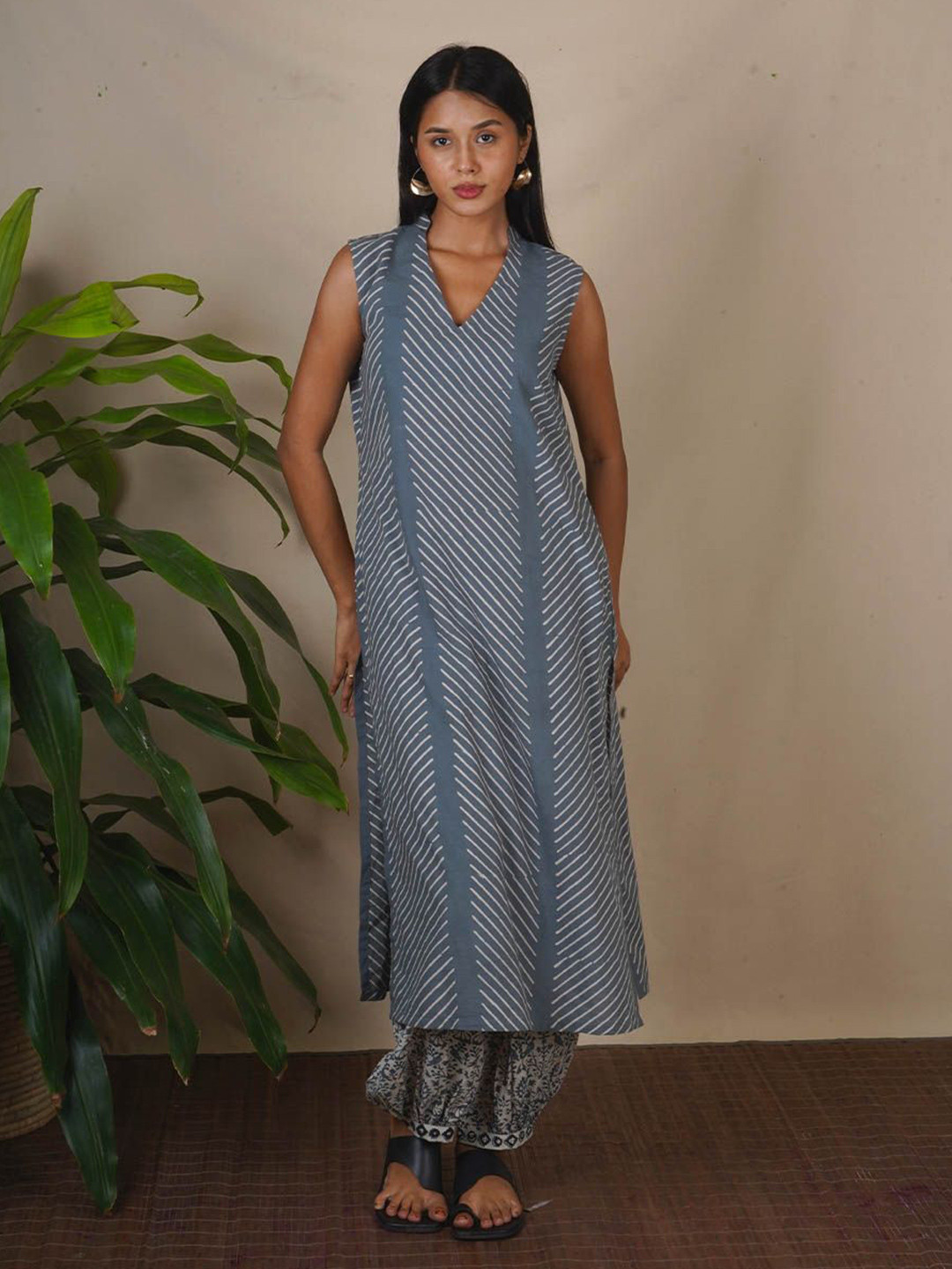 Chidiyaa Cloud Kiss Striped V-Neck Pure Cotton Straight Kurta