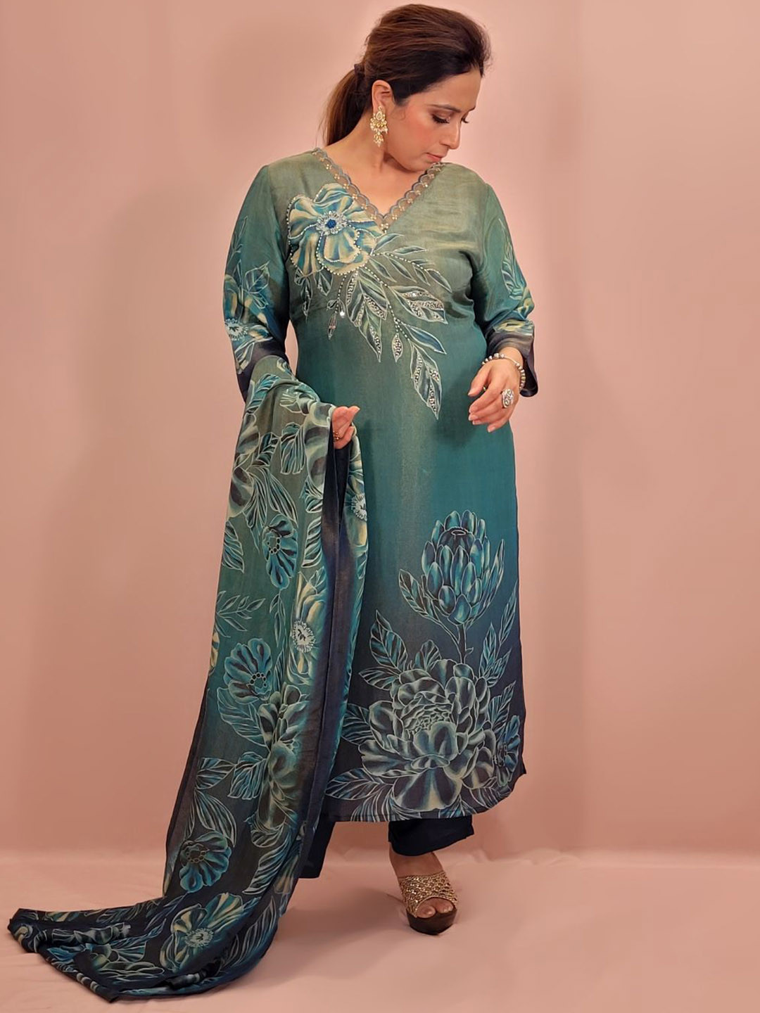 SAKSHI- The Wedding Store Floral Embroidered Sequinned Straight Kurta & Trousers & Dupatta