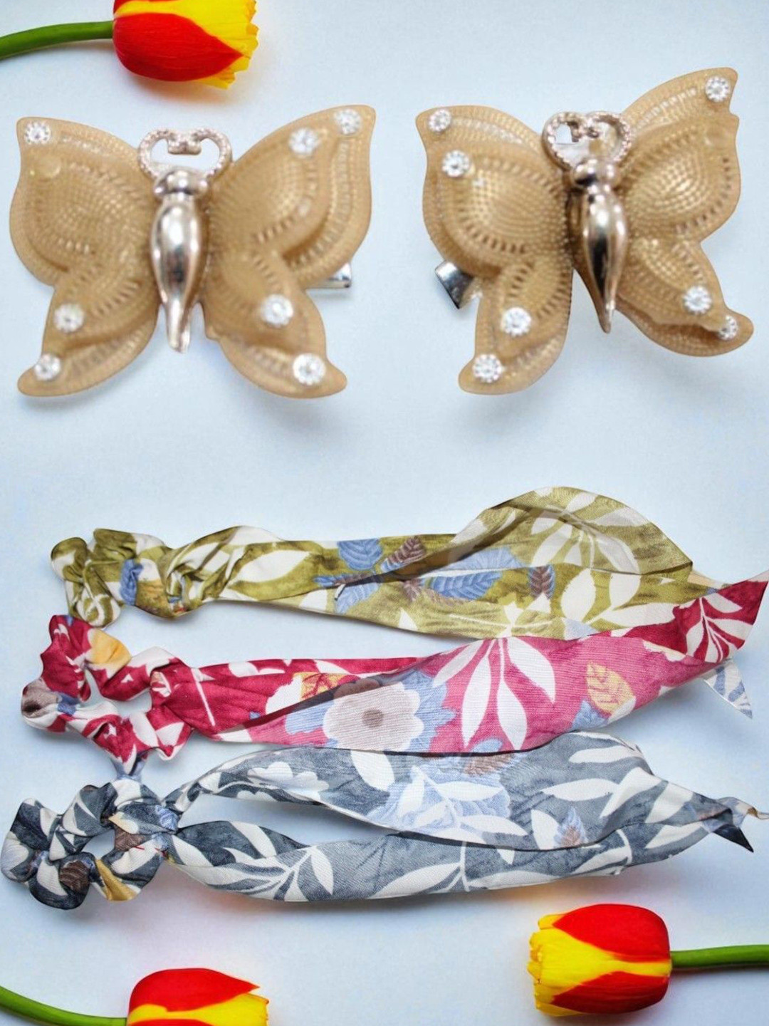 Jolly Faces Women Set of 5 Hairclip and Scrunchie Hairband
